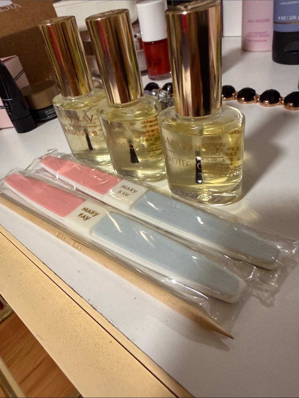 Mary Kay Nail Protector and Treatment Oil with 2 Nail Files and manicure stick